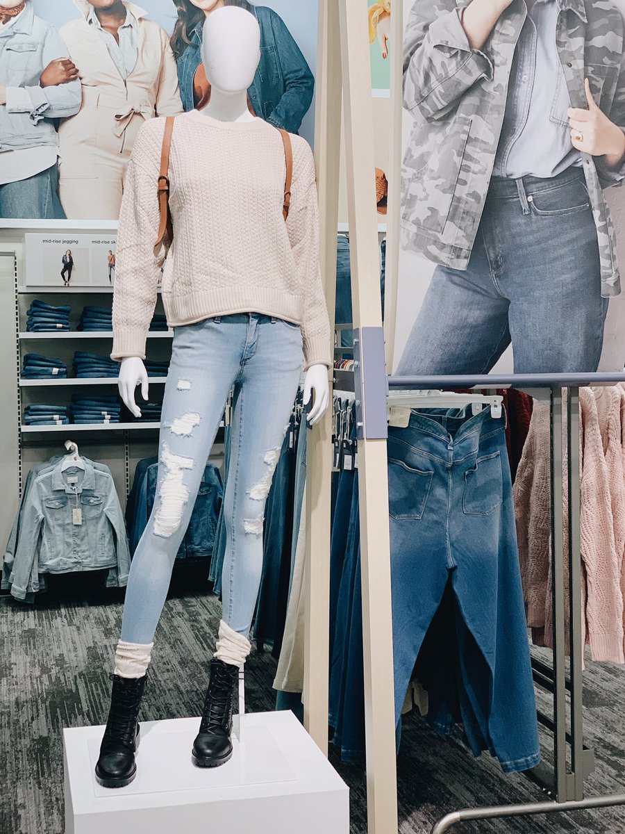 aprovencalvm's tweet photo. fall has arrived at #T2530 🍁🍂 #UniversalThread has looks for every fall activity you could dream of. 💫 #TargetStyle #WorkSomewhereYouLove https://t.co/JQeoBEylh1