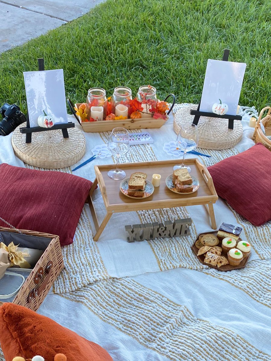 saveileen's tweet photo. a little fall picnic anyone? 🍁☺️ https://t.co/40OANvaWuK