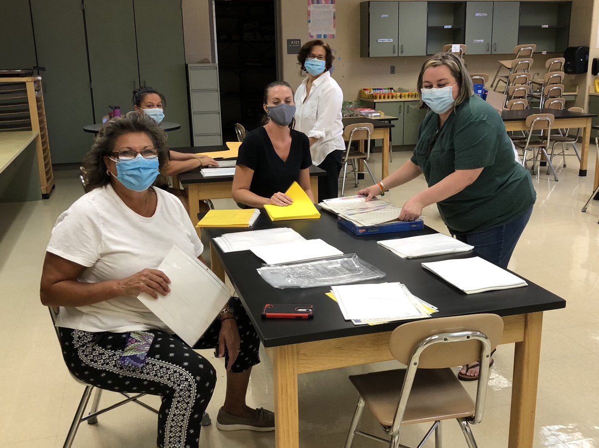 MariaAGioffre's tweet photo. @deptfordschools Some  of CECC’s paraprofessionals &amp; a retiree volunteered to prepare for our Meet and Greet!  What’s not seen here is our PTO, custodial staff, nurse secretaries &amp; of course teachers who have been putting in countless hours to prepare for this school year! 💙 https://t.co/m0tgneT27o