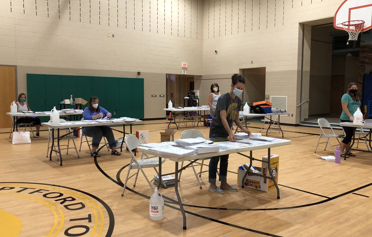 MariaAGioffre's tweet photo. @deptfordschools Some  of CECC’s paraprofessionals &amp; a retiree volunteered to prepare for our Meet and Greet!  What’s not seen here is our PTO, custodial staff, nurse secretaries &amp; of course teachers who have been putting in countless hours to prepare for this school year! 💙 https://t.co/m0tgneT27o