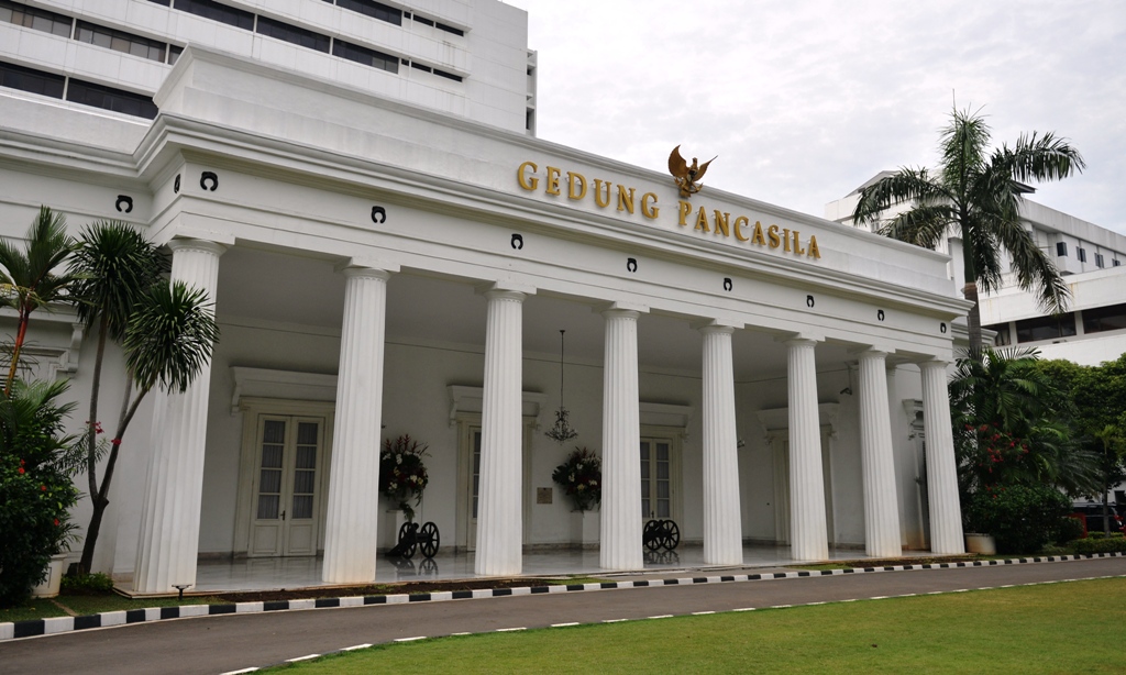 Kemlu_RI's tweet photo. Sesuai prinsip politik luar negeri Indonesia, wilayah Indonesia tidak dapat dan tidak akan dijadikan basis atau pangkalan maupun fasilitas militer negara manapun.

#IniDiplomasi https://t.co/ALF8QSzsIE