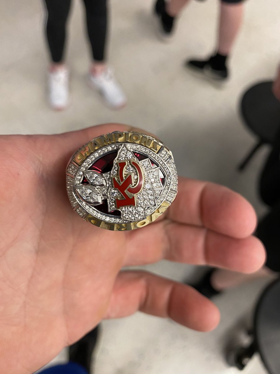 Cherryvale_FB's tweet photo. Big THANKS to former NFL Long snapper, Former Pitt State Gorilla, and Kansas City Chief- @KendallGammon for sharing a message with our Team tonight during our pasta feed!

 #FAMILY 
#BetheStonecutter
#Givetheball https://t.co/HcYN846XEo