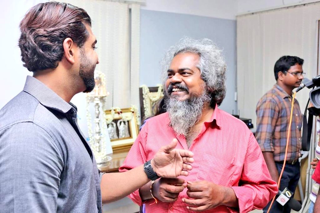 kayaldevaraj's tweet photo. Lovely 💐🌹 #Throwback
#ThrowbackFriday 

#ExcellentPerformer #Vijayakumar 
@arunvijayno1 https://t.co/1qAW4Bs9wh