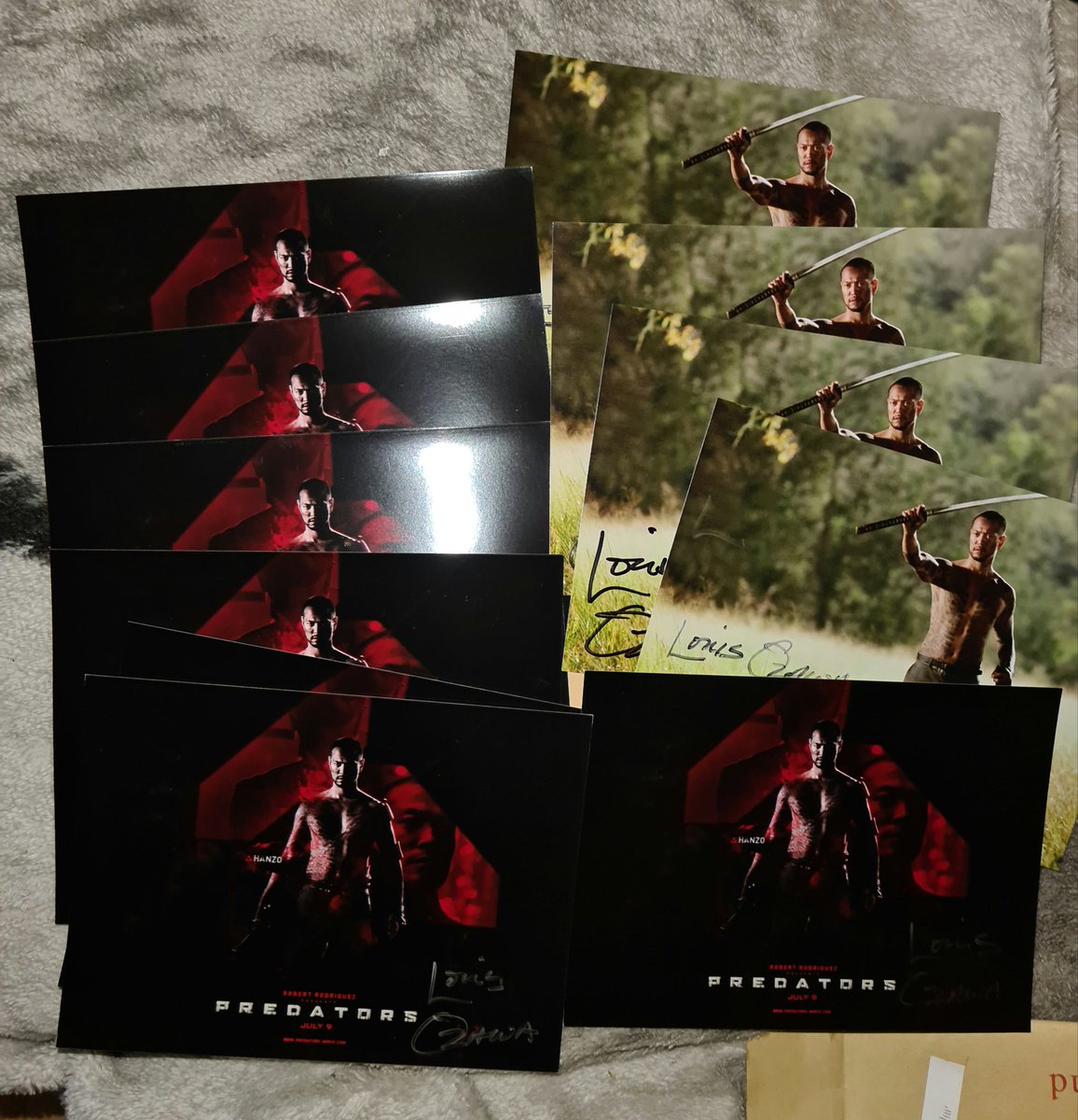 alastairneil29's tweet photo. Huge thanks to @LouisOzawa for sending me these signed fotos for my charity fundraising, I've added a mini katana with Predator blood to some also #predator #predators2010 #yautja #yakuza #predatormovie https://t.co/09ZTTylNC8