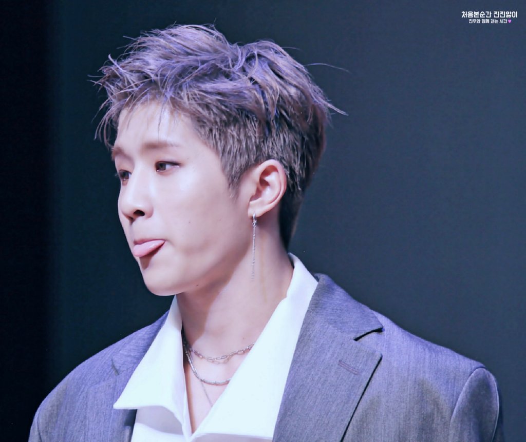 Jin Jin& #39;s habit: Licking and biting his lips..---a dangerous thread @offclASTRO   #ASTRO  #진진