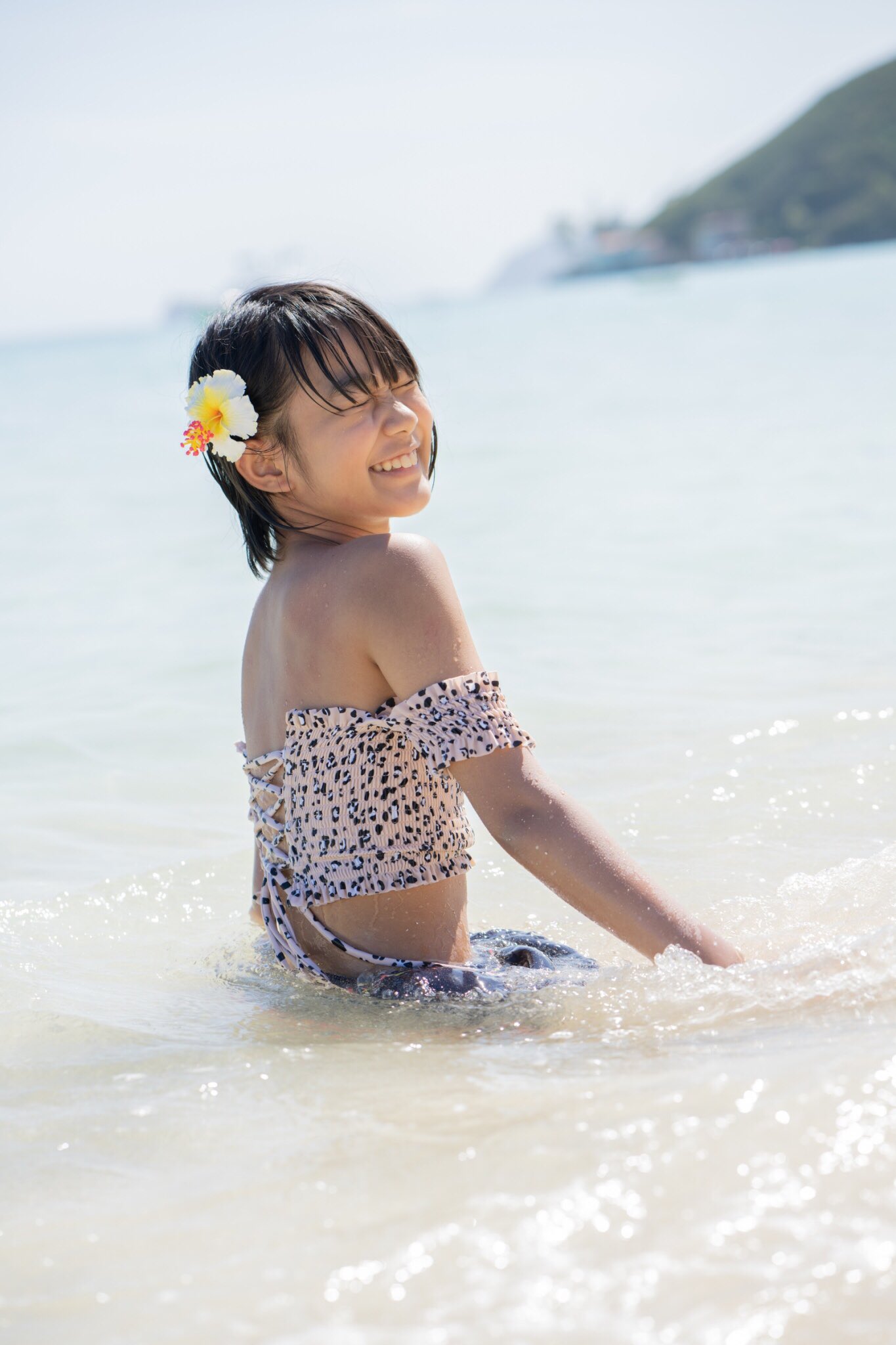 小杉ゆん　水着 小杉ゆん1st写真集『11歳』 重版調整つきましたため、ご予約再開いたします。 ※9/27(日)発送になります！  全てハワイ、沖縄での撮り下ろし！ 11歳の小杉ゆんが66ページに詰まっています！カバー付きの全力製本！是非お手元に！ https://t.co ...