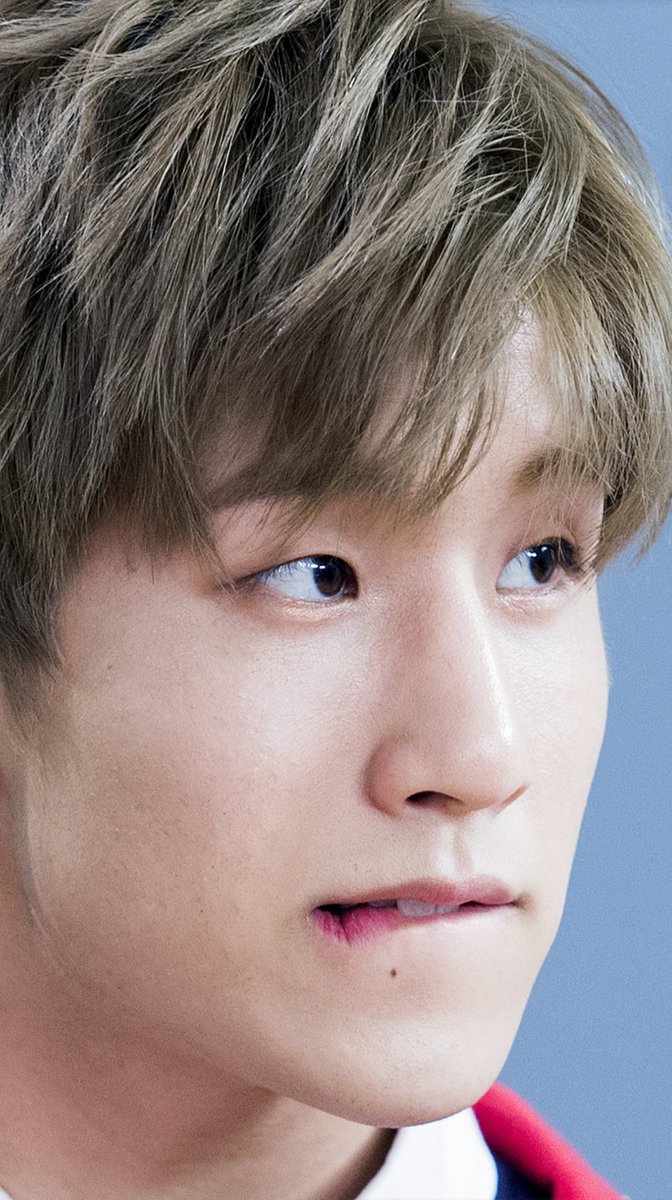 Jin Jin& #39;s habit: Licking and biting his lips..---a dangerous thread @offclASTRO   #ASTRO  #진진