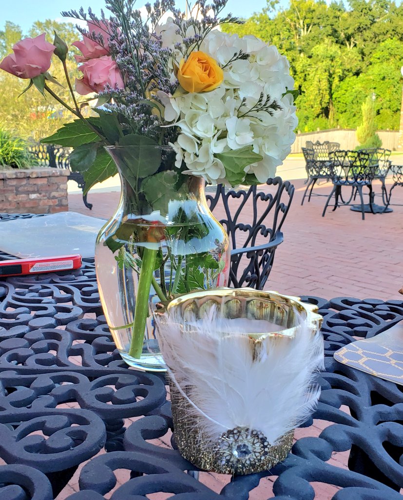 MerrickRobyn's tweet photo. A beautiful summer evening celebrating friendship. #friendship #FriendsForever #friendslikefamily #friends #Girlfriends #GirlfriendsCheckIn #maskup #SocialDistancing ❤ https://t.co/ckp2KSyHn5
