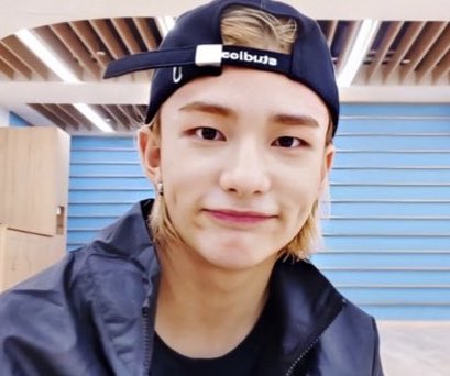 a thread of hyunjin going :| and showing his dimples