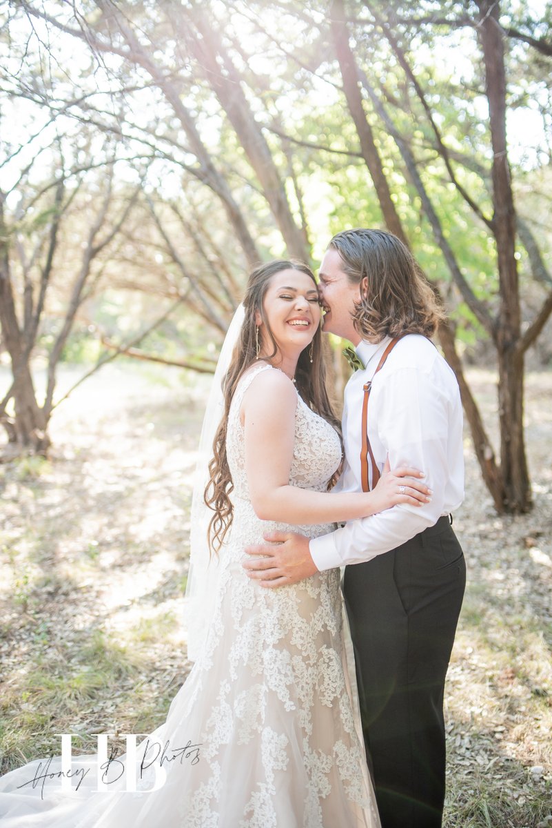 when an image calls for both B/W and Color!!! #weddingday #wedding #realwedding #weddingdetails #weddingflorals #thedailywedding #weddingcouple #bride #groom #theknot #weddingwire #firstlook #realemotion #honeybphotos #love