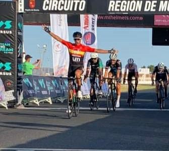 PalomarJulian's tweet photo. “Ganar el Campeonato de España te permite lucir la bandera de tu país en el maillot durante un año y me gustaría repetir”

ENTREVISTA. Moisés Espinós Mut. Ciclista Máster del #SuministrosDama. #CEJuniorMaster20
#Llucmajor @MoisesEspinos

https://t.co/txcdtpmhVD https://t.co/l2Ih9XWUoe