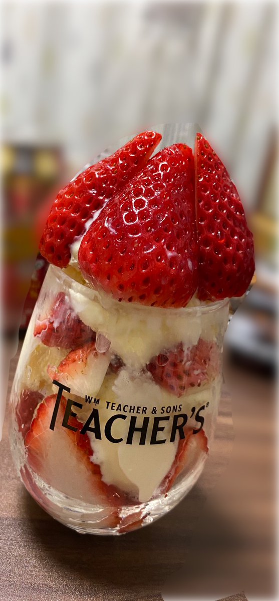 スマップル都城店 A Twitteren フルーツとアイスだけで簡単パフェを作ってみました マスカットパフェ と イチゴパフェ 皆さんはどちら派ですか Iphone修理のスマップル都城店は年中無休 年末年始を除く で営業しております どんな不具合でもお気軽に