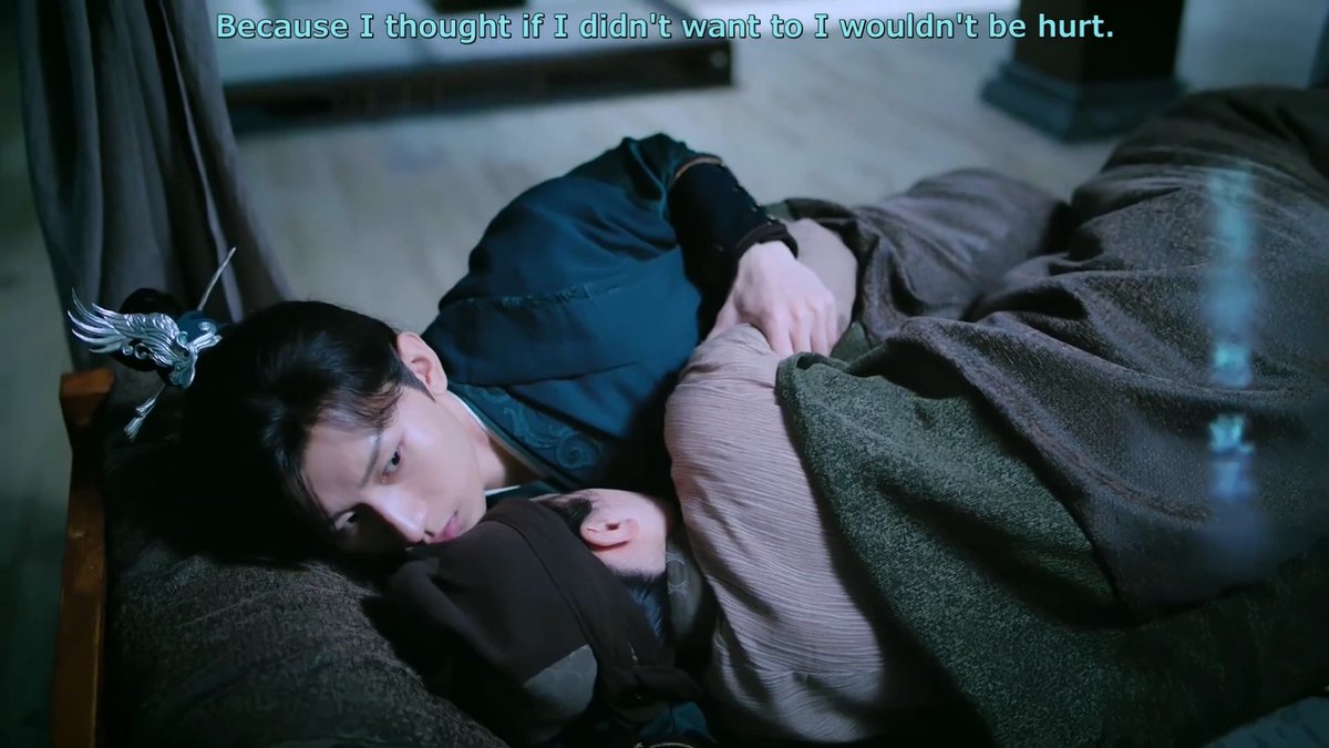 Sifeng hid Xuanji in his bed when his Lize palace co-disciples entered the bedroom. In her sleep, Xuanji mistook him for her teddy bear, putting him in a difficult position  #Episode5  #Episode6  #LoveAndRedemption