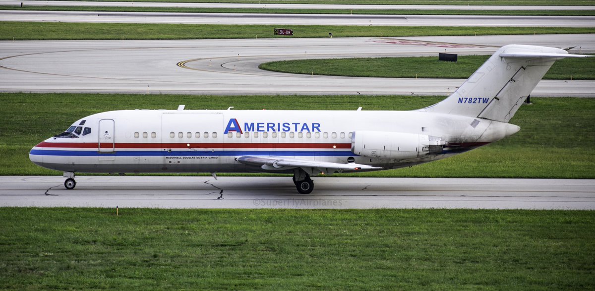supflyairplanes's tweet photo. 53 years old DC91 flying cargo for Ameristar #N782TW #Ameristar #AmeristarJetCharter #DC91 #McDonnellDouglas #Cargo #Airplanes #AvGeek #Planespotting #ColumbusSpotters #SpottingInCbus #KCMH #CargoAirplanes Thank you @JetTipNet for the heads up!! https://t.co/h2IXmg7Ex4
