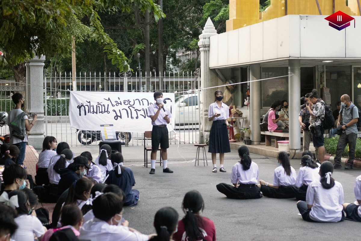 skrdemocracy's tweet photo. บรรยากาศการปราศัย ในหัวข้อ "สื่อกับประชาธิปไตย" จากตัวแทนกลุ่ม SKR Democracy
วันพฤหัสบดีที่ 3 กันยายน พ.ศ.2563
ณ โรงเรียนเตรียมอุดมศึกษา
#ทำไมฉันไม่อยากไปโรงเรียน
#หนูรู้หนูมันเลว
#สกรขอไม่เอาเผด็จการ
#skrdemocracy https://t.co/YIL0dK23Xh