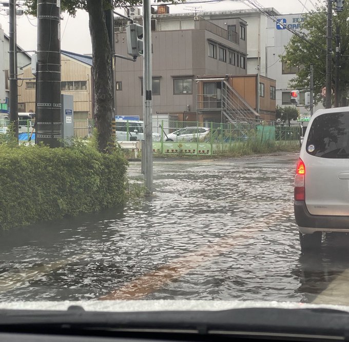 冠水 名古屋市 中川区や南区などで冠水情報相次ぐ その影響で名古屋競馬も閉鎖 足首まで浸かる 道路が川 まとめダネ