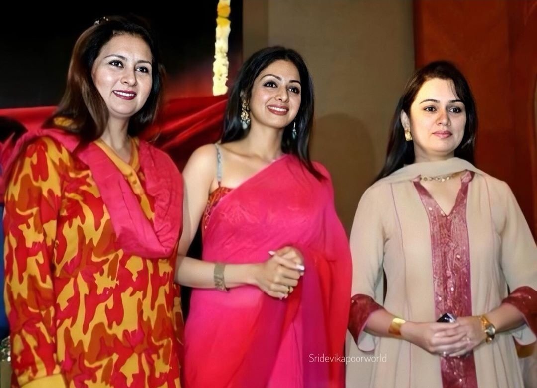 #FlashbackFriday 
#Memories #friendshipgoals 
Sridevi , Poonam Dhillon , Padmini Kolhapure ...Dosti Trio..👍
Poonam ji and padmini ji  plzz  something  say about #Sridevi ma'am  n dis pic ..??
@SrideviBKapoor @poonamdhillon @KolhapureP 
@BoneyKapoor @ShraddhaKapoor