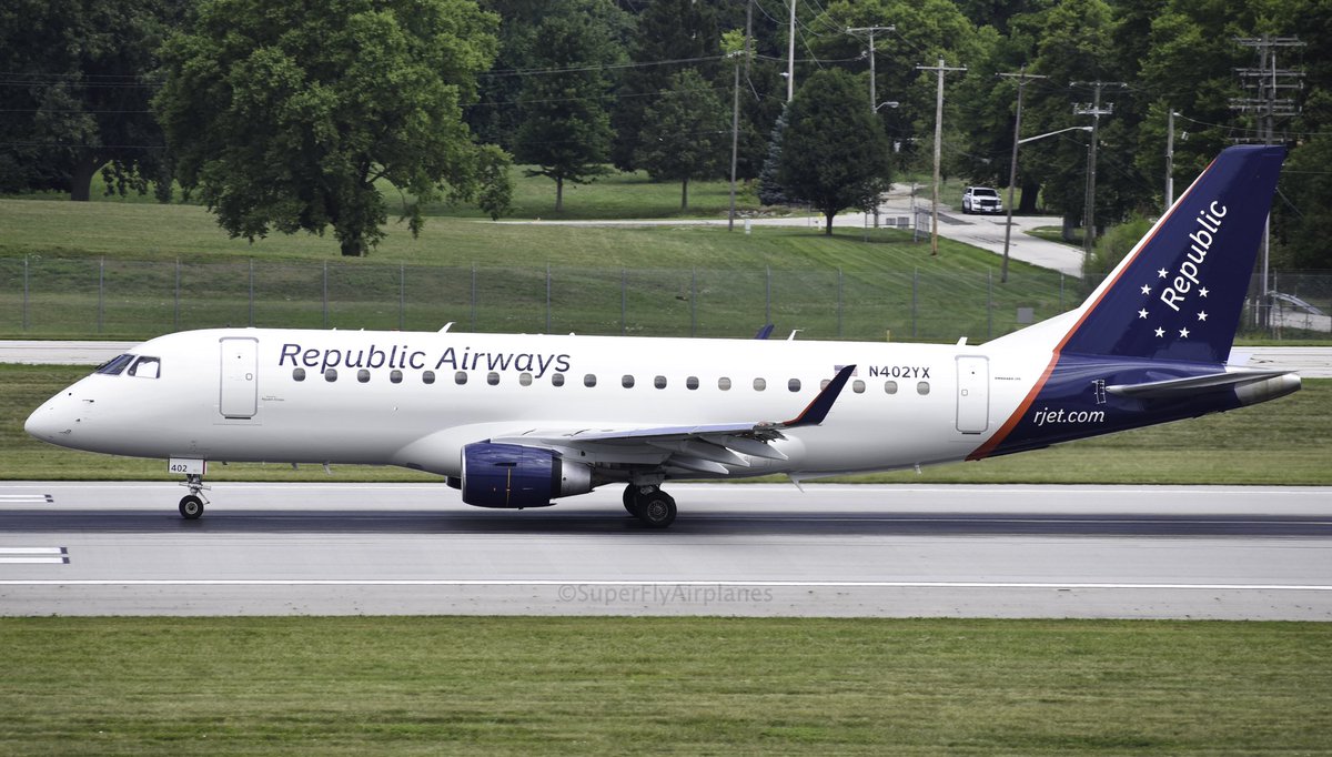 supflyairplanes's tweet photo. @RepublicAirways newly repainted Embraer 175 #N402YX #Embaer #RepublicAirways #E175 #JungleJet #Planespotting #Avgeek #Airplanes #Aviation #Brickyard #RPA #SpottingInCbus #ColumbusSpotters #NewLivery #CMH https://t.co/xznb5eJGX3