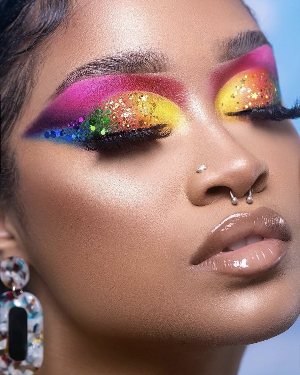 Get into these eye looks. Credit: Ig: brihalloffical