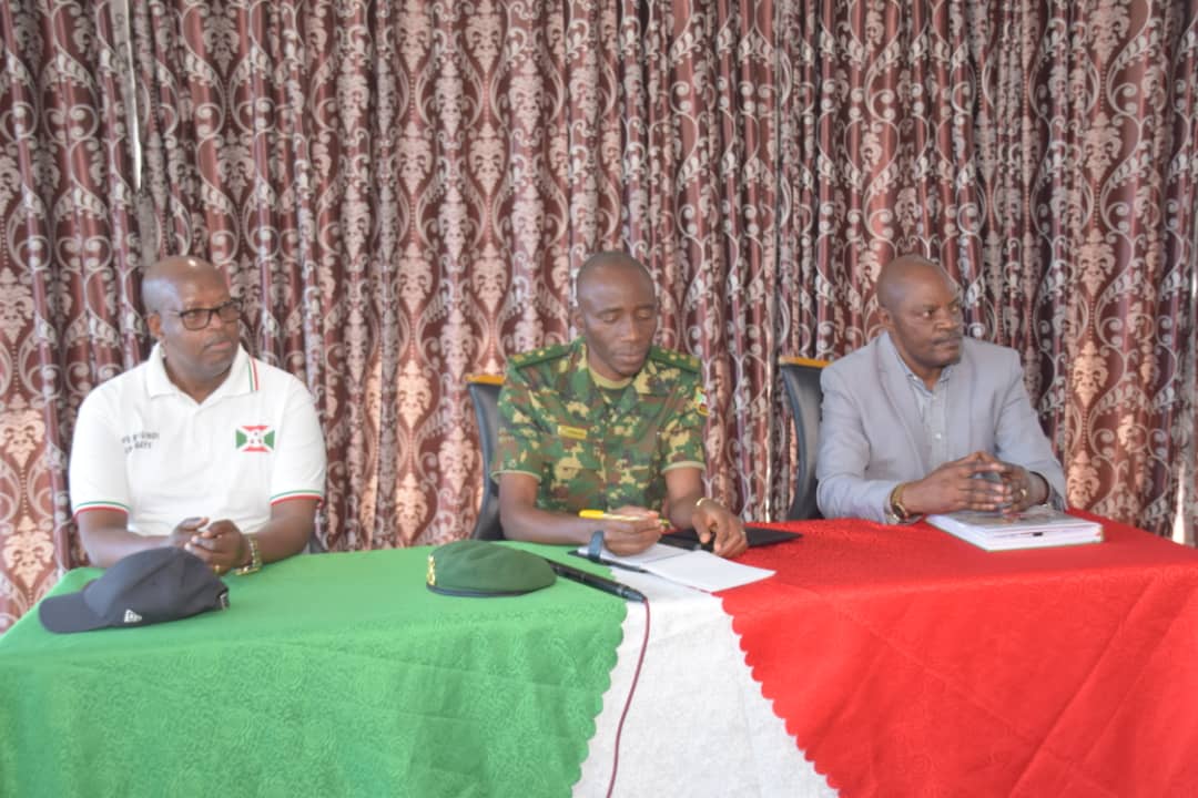 Bujaprov2025's tweet photo. #Burundi le "curage" ds les rivières traversant ou périphériques de @MairieBuja sont suspendus depuis ce 2 Sept. 2020 jusqu'à nouvel ordre. Ctte mesure est sortie après la descente effectuée sur ces rivières par différents intervenants ds la protection de l'environnement. https://t.co/DhSeglZncV