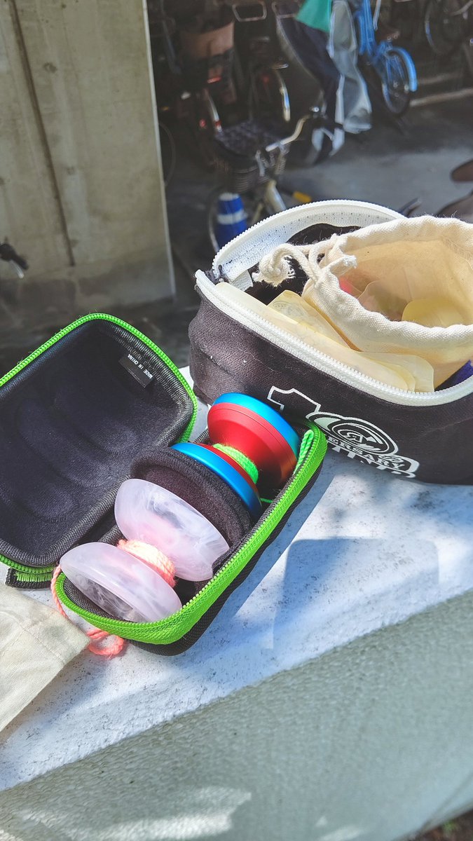 LeiFangTODAY's tweet photo. #今日のヨーヨー 昼練習のお供達 #yoyofactry #replaypro #boostafterburner #キャンディーダイス #リワインド渋谷 https://t.co/4rPS7khuAb