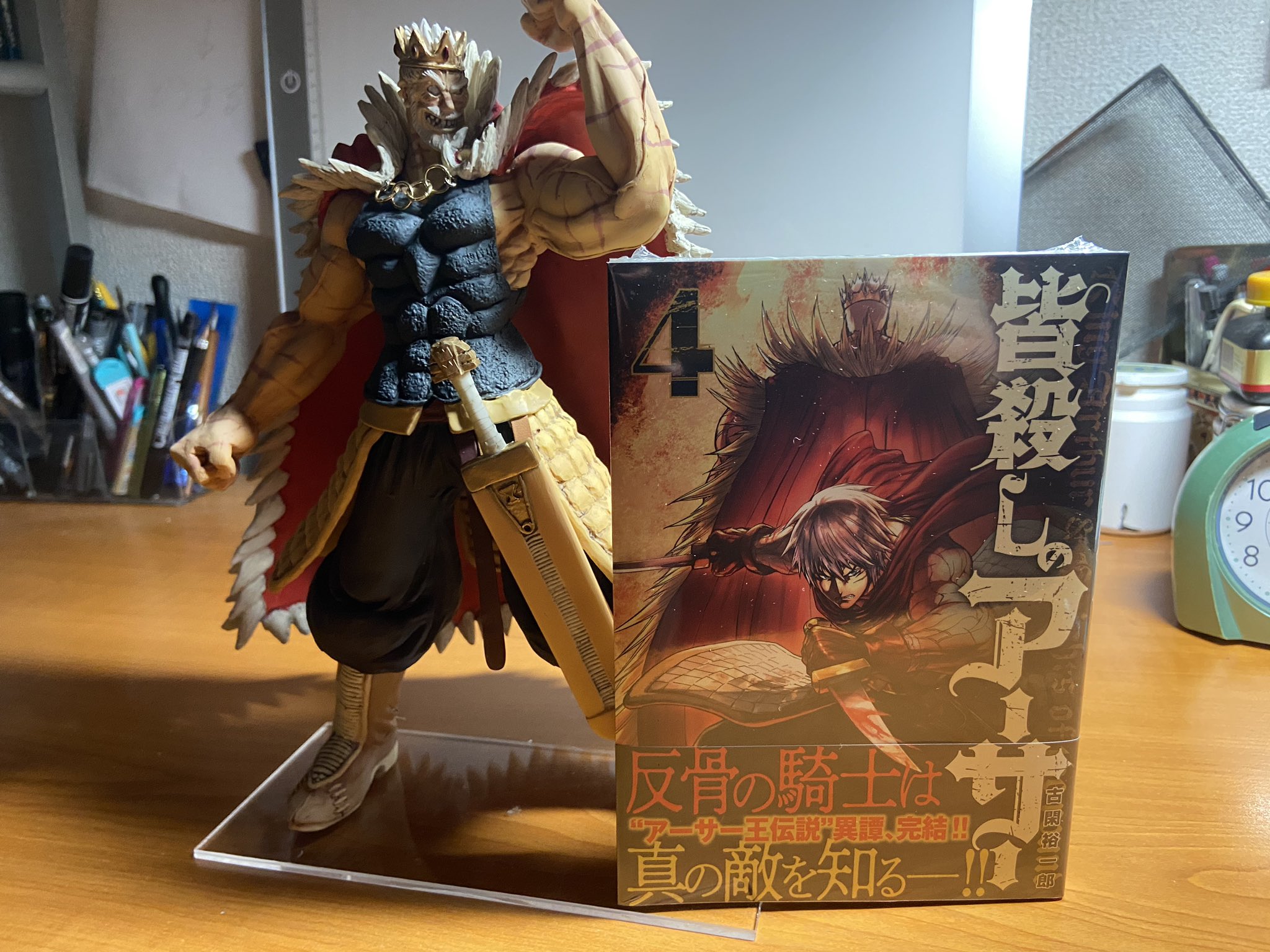 古閑裕一郎 またアーサー像を作ってくれたのは原稿を手伝ってくれてた光谷理先生です ヤンマガサードで西尾維新先生原作で悲鳴伝を漫画化されてました 新しいアーサー像ありがとうございます 漫画も面白いので是非 悲鳴伝 ヤングマガジンコミックス