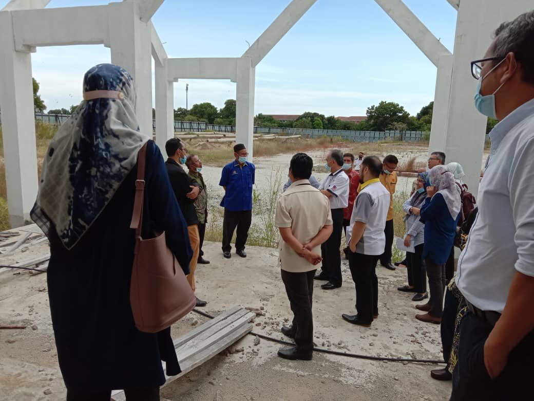 Bpp4CKP's tweet photo. Lawatan Tapak oleh Pengarah CKP ke Masjid Universiti Malaysia Pahang @fadziah64 @PngrhCKP @IrZulkefly @MOHEOfficial @umpmalaysia https://t.co/OgqlYxTdJt