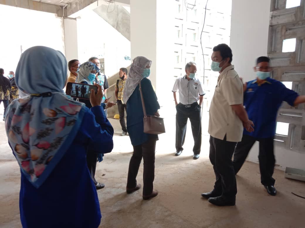 Bpp4CKP's tweet photo. Lawatan Tapak oleh Pengarah CKP ke Masjid Universiti Malaysia Pahang @fadziah64 @PngrhCKP @IrZulkefly @MOHEOfficial @umpmalaysia https://t.co/OgqlYxTdJt