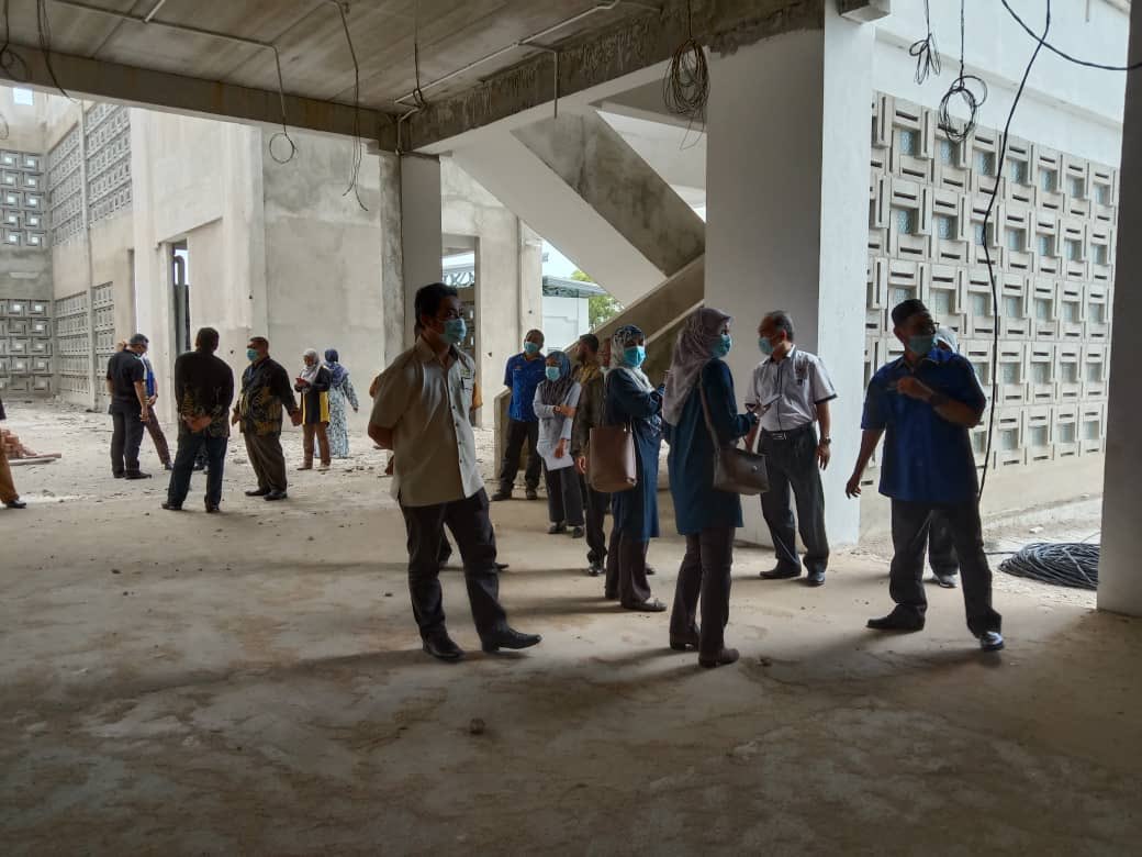 Bpp4CKP's tweet photo. Lawatan Tapak oleh Pengarah CKP ke Masjid Universiti Malaysia Pahang @fadziah64 @PngrhCKP @IrZulkefly @MOHEOfficial @umpmalaysia https://t.co/OgqlYxTdJt