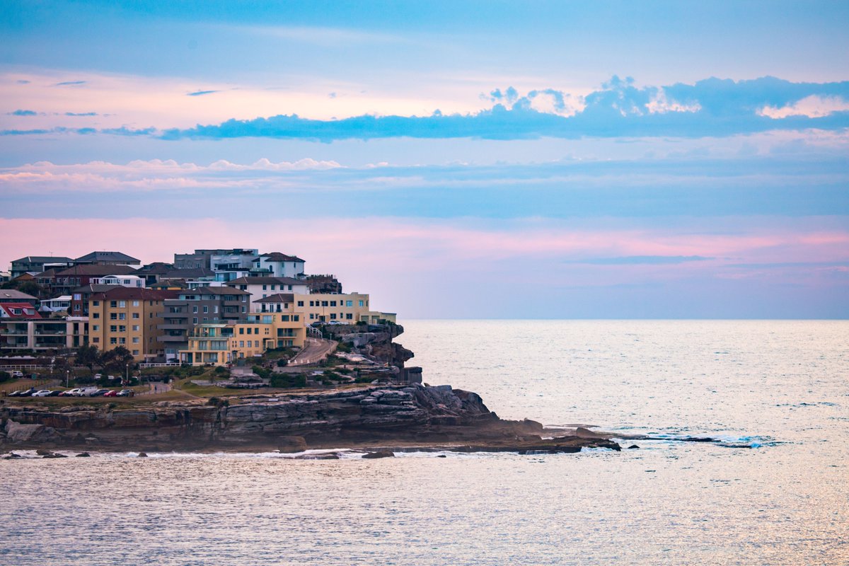 hotndelicious's tweet photo. Friday inspo. Fresh snaps from sunrise this morning. Mackenzies Point Kookaburra, Ben Buckler, Tamarama moon set & my OneWave Bondi Tribe. Happy #FluroFriday y'all! π·π
ππβ¨ #BondiToBronte #BondiBeach #iloveSydney https://t.co/uia1y6QjdO