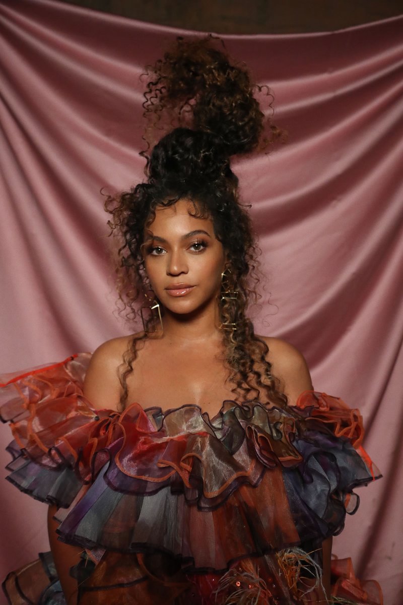 BeyLegion's tweet image. Happy 39th birthday to the one and only who is truly one of a kind. Beyoncé Is King. 👑🐝💖🎉

#HappyBirthdayBeyoncé #BeyDay