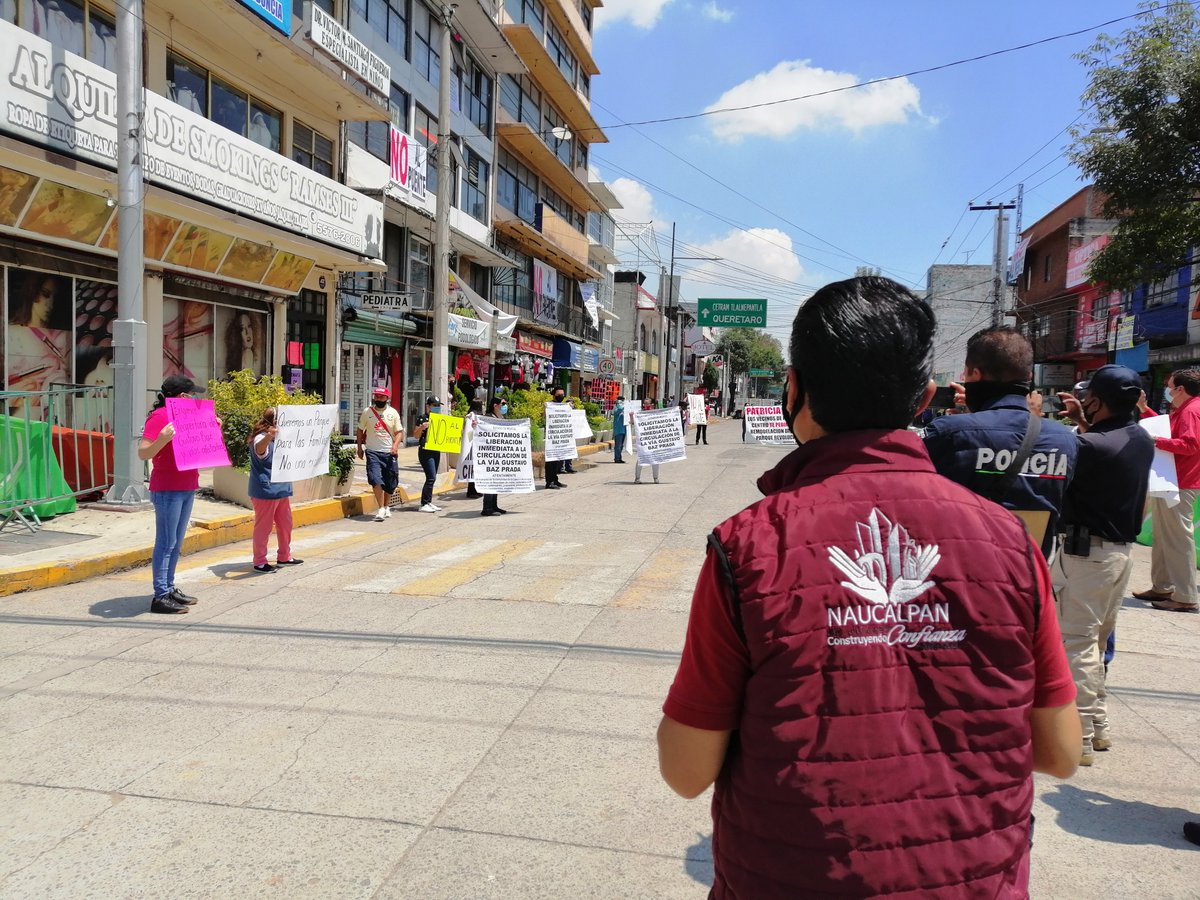 de_colonos's tweet photo. @CiroGomezL @ImagenTVMex Solicitamos de su apoyo por que la economía de Naucalpan esta muriendo al tener cerrado parte de Gustavo Baz y calles aledañas solo pedimos trabajar en el comercio fijo pero con clientes, la presidenta Patricia Duran no da la cara. https://t.co/wMNNYEeoPv