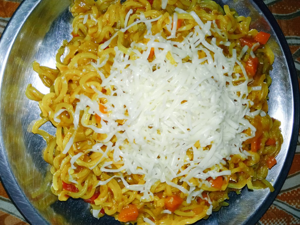 AnuRadha_res19's tweet photo. Breakfast krlo ji 😍😍
#cheesemaggi
#maggi 
@PenduProfessor @MatchStix @SwatiAarini @Mishthi1018 https://t.co/7byXNMmxPL