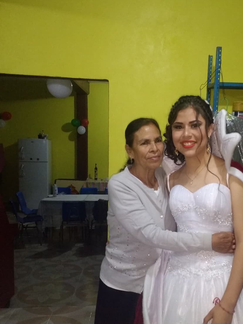 kittygisssh's tweet photo. Dos años de esta foto, dos meses de tu partida mami Ricardita,tenia razón era la persona mas afortunada de tenerla a mi lado,me dejaste un vacio enorme, pero solo se que los que nos quedamos te estaremos amando, llevando en el corazón,marcaste mi vida fuiste el ser mas hermoso💖 https://t.co/dRyUkvk1pJ
