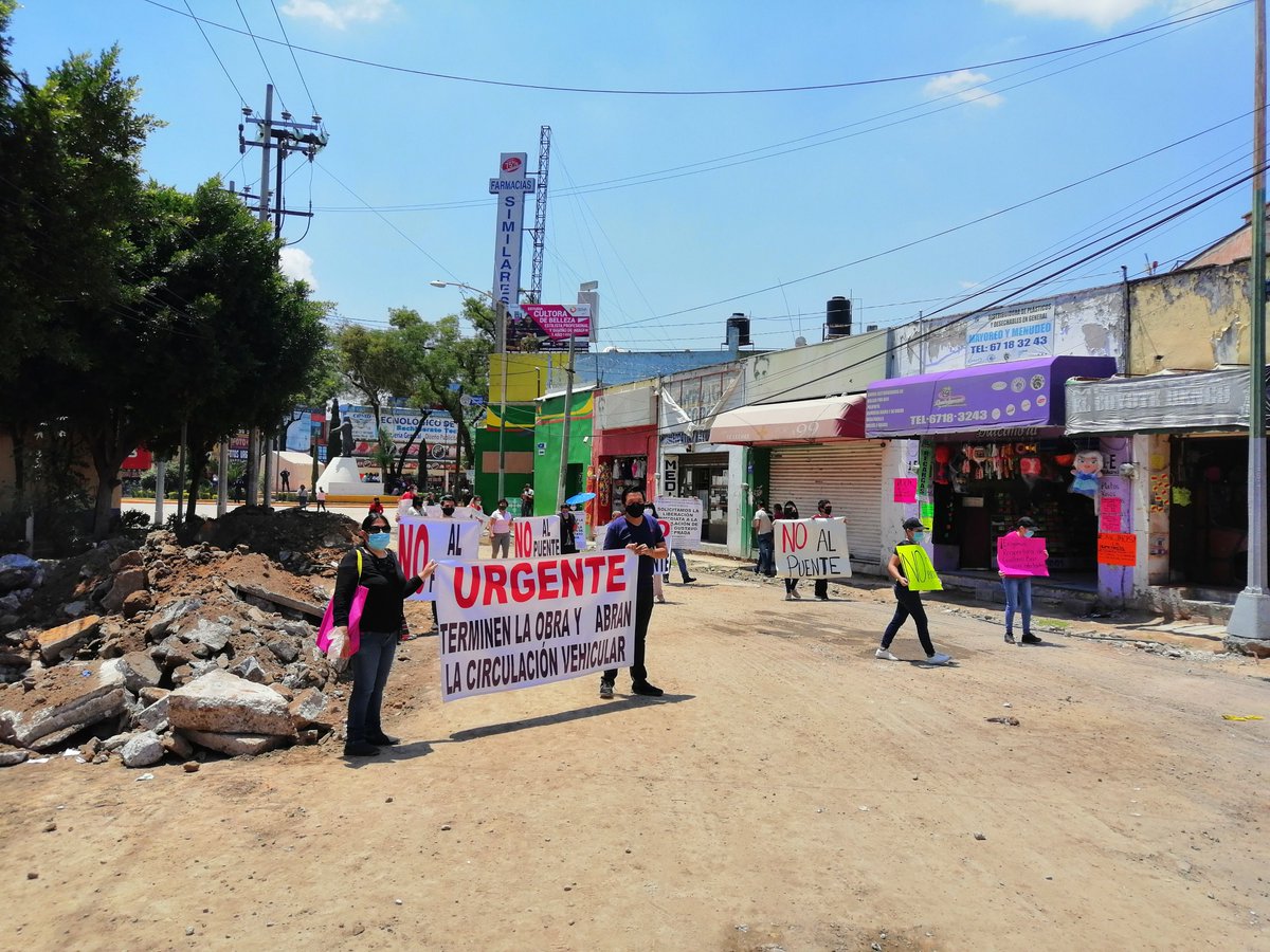 de_colonos's tweet photo. @CiroGomezL @ImagenTVMex Solicitamos de su apoyo por que la economía de Naucalpan esta muriendo al tener cerrado parte de Gustavo Baz y calles aledañas solo pedimos trabajar en el comercio fijo pero con clientes, la presidenta Patricia Duran no da la cara. https://t.co/wMNNYEeoPv