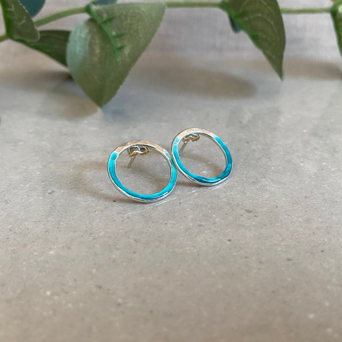 MaisyPlum2's tweet photo. Handmade Silver Enamel Open Circle Studs - Geometric Earrings https://t.co/87UpbwFc8G #UKGiftAM #Inbizhour #EshopsUK #etsyselleruk #HandmadeHour ##LondonisLovinit ##StandWithSmall #EtsyUK #SilverCircles https://t.co/zUAxTICl4u