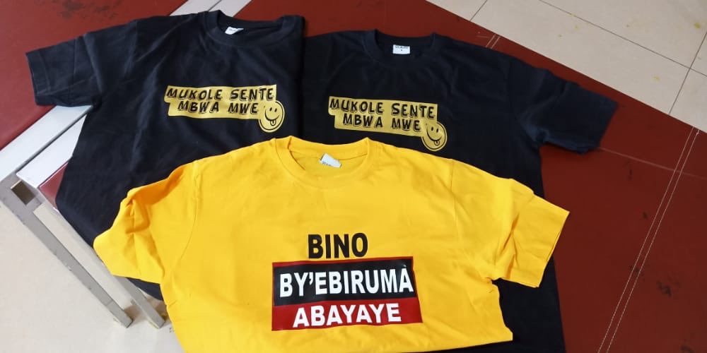 Ug_Mashup's tweet photo. Contact me for any type of branded T-shirt’s or plain T-shirts at a very cheap price 0705332177 https://t.co/eRNYTYtTnm