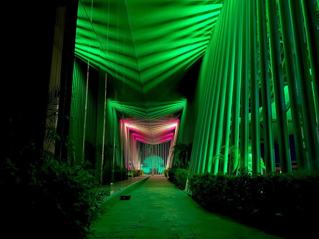 TelevisaSON's tweet photo. Así luce nuestra casa esta noche. ¡Qué se sienta el orgullo de ser mexicano! 
🇲🇽😍🙌🏾🎉🎊 #SeguimosJuntos #México https://t.co/NWqqdFgvc1