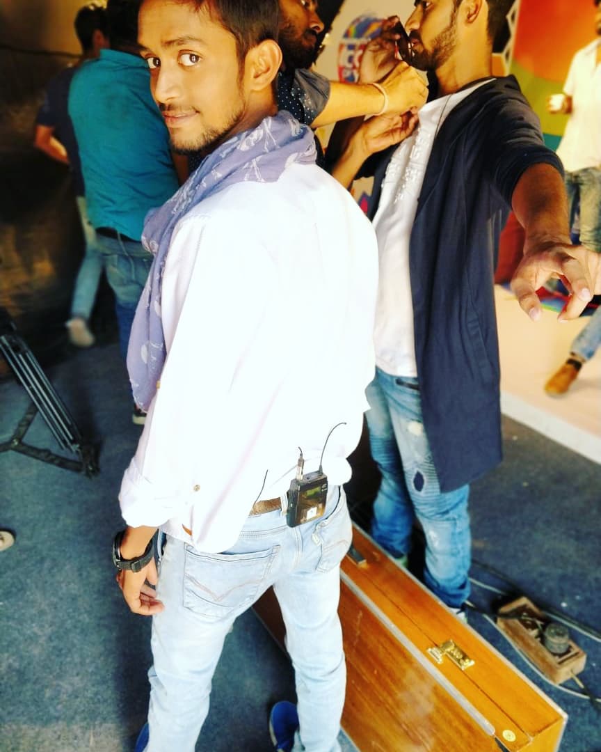 band_catalyst's tweet photo. Some memories.. 😍😍back stage of Colors of Youth...🎛️
.
.
.
.
.
.
.
@Benny_Dayal
@mohanshakti colorstv marutisuzukiofficial colors_0f_youth_
#bandcatalyst #bandcatalyst #colors #of #youth #colorsofyouth #sjstudio… https://t.co/lY6FZiH3LB https://t.co/ODH0L0fRNh