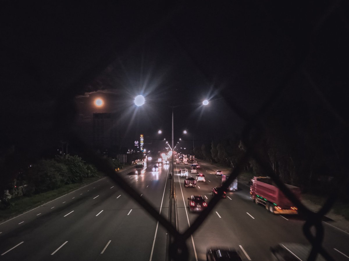momonsantiago's tweet photo. Just passing by ๐ฒ๐ด๐ต
.
.
.
.
.
#mobilephotography #lrclassph #streetphotography #nightphotography #photography https://t.co/LpWSb15kAs