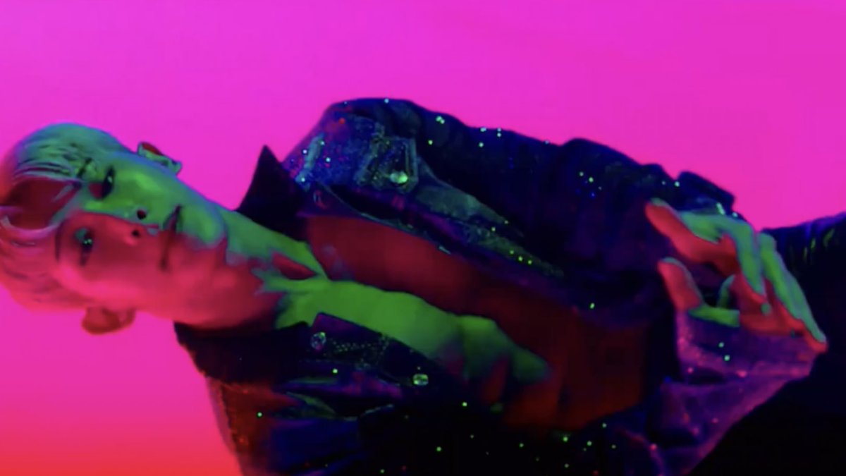 CAN WE TAKE A MOMENT TO THANK THE STYLISTS FOR THESE FITS