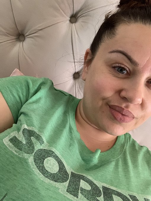 Which do you prefer? With makeup, without makeup, or you&rsquo;ll take either?   https://t.co/8YAhDcw58d   https://t