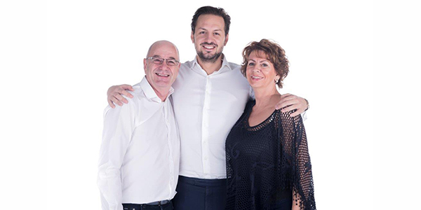VCSWBV's tweet photo. Bijna tien jaar na de oprichting gaan er bij VCSW voor het eerst twee medewerkers met pensioen. Wat deze gebeurtenis extra speciaal maakt, is het feit dat het gaat om beide ouders van oprichter en eigenaar Dennis Verduin.
https://t.co/vVhzXyQNCT https://t.co/ZBr9pKR54c