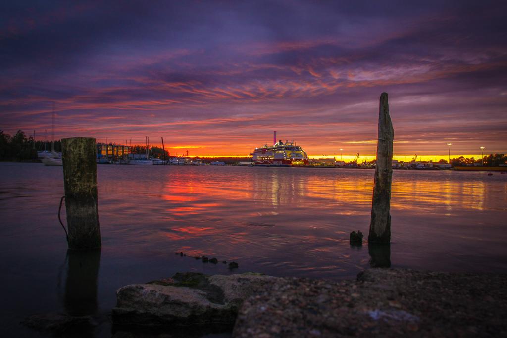 Mipaulin's tweet photo. M/S Viking Grace just about to sail into the beautiful sunset in @Turkukaupunki a few days ago. #windswillchange #inthistogether #vikingline #vikinggrace https://t.co/l1NQvXO6tG