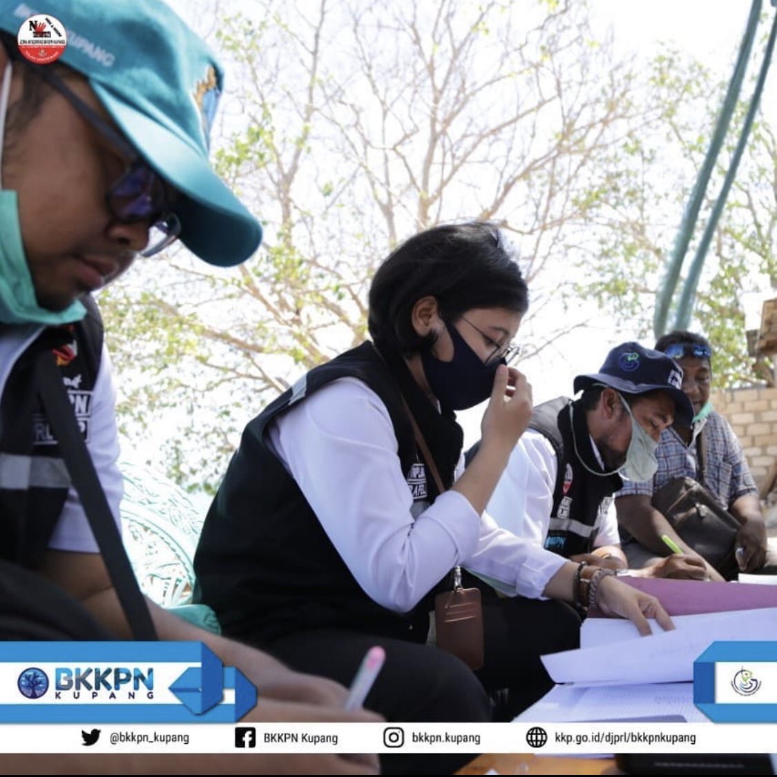 BalaiPK_kupang's tweet photo. Setelah dilakukan identifikasi awal, BKKPN Kupang pada (2/9) juga melakukan Verifikasi Langsung Calon Penerima Bantuan Untuk Kegiatan Budidaya Rumput Laut di Kecamatan Kupang Barat, tepatnya di Desa Tablolong, Desa Oenaek, Desa Tesabela.
https://t.co/QwK5o3bSXK https://t.co/fzwfivDQxv