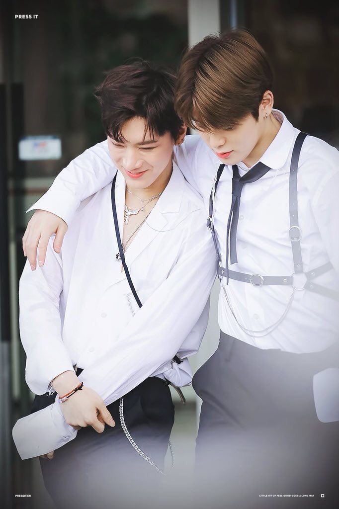 *:・゚◡̈ 𝐦𝐚𝐫𝐤𝐮 ♡‧₊˚ tweet media