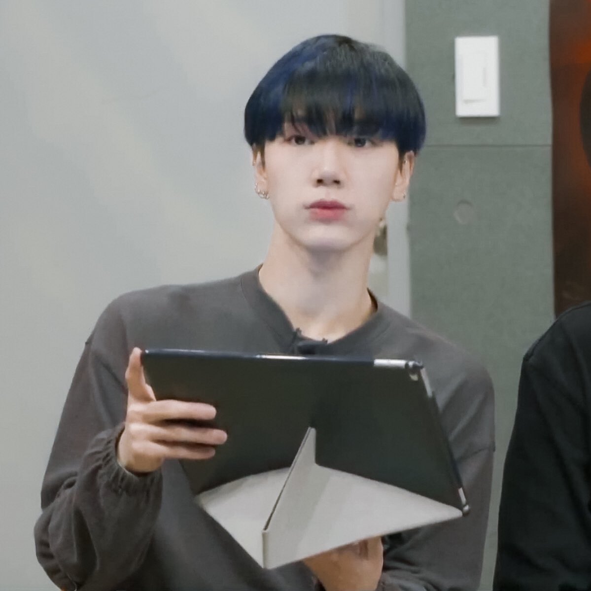 *:・゚◡̈ 𝐦𝐚𝐫𝐤𝐮 ♡‧₊˚ tweet media