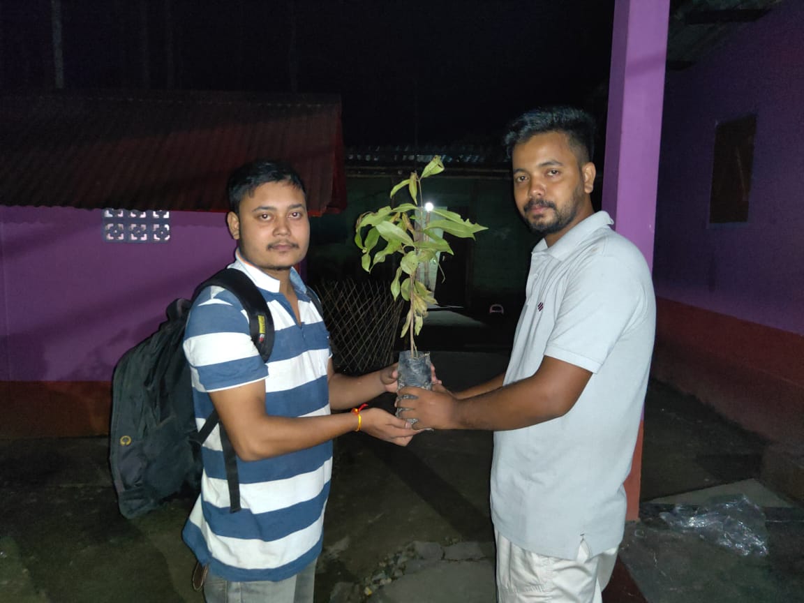 NykNalbariAssam's tweet image. Youth club members and volunteers of Nehru Yuva Kendra #Nalbari #Assam  organized plantation Drive under CLEAN VILLAGE- GREEN VILLAGE Abhiyan at  #Pachim-Nalbari_Block,Nalbari.