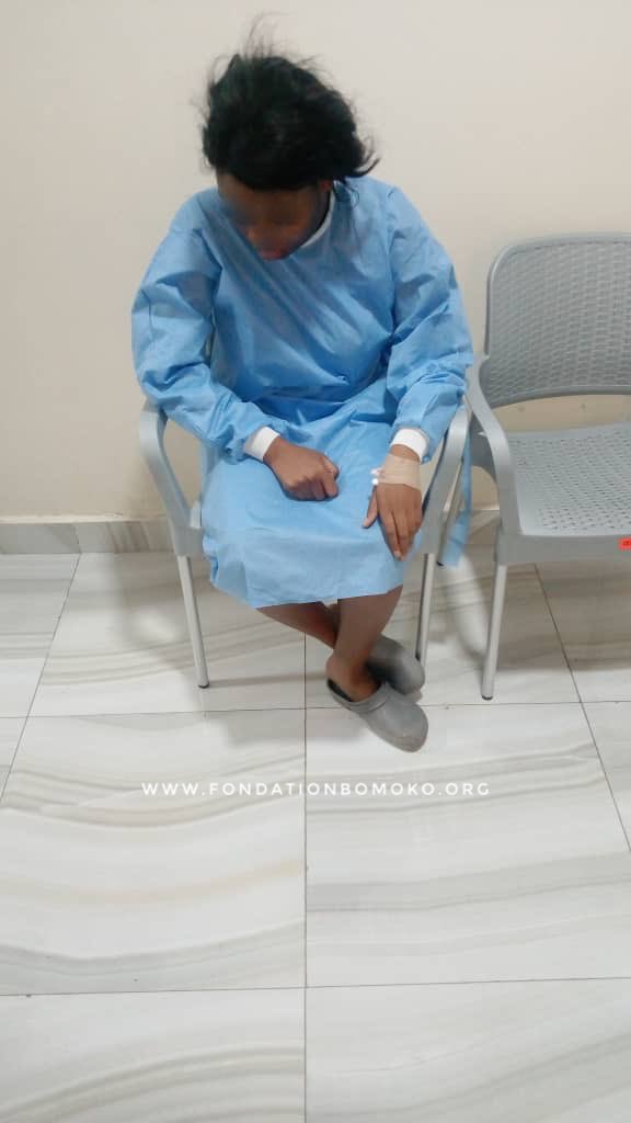 FondationBomoko's tweet photo. #UrgenceCancer 
A 21 ans, que l’on vous annonce que vous avez un cancer du sein, votre vie change!
🙏🏽Union de prière pour notre jeune patiente Christella qui va subir une opération à #Biopharm, notre partenaire médical.
Grâce à vos dons, tous les soins sont pris en charge 🎗 #RDC https://t.co/Qv78Ej8Ovl