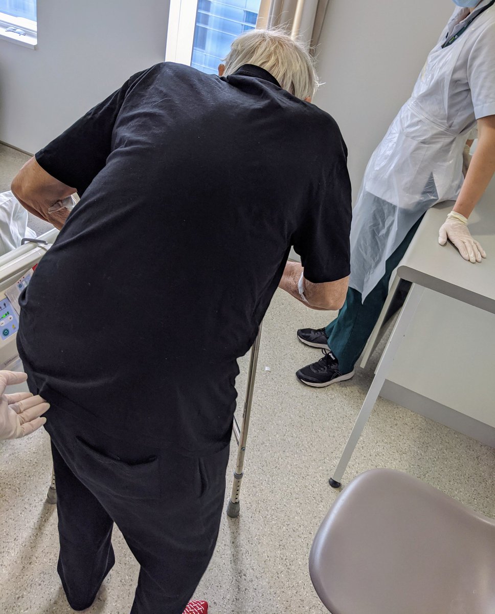 Who else feels like short weeks can be the longest?! Happy to make it to Friday and cross that finish line! 🏁 #TGIF #keepmoving #rehabilitation @RoyalLondonHosp